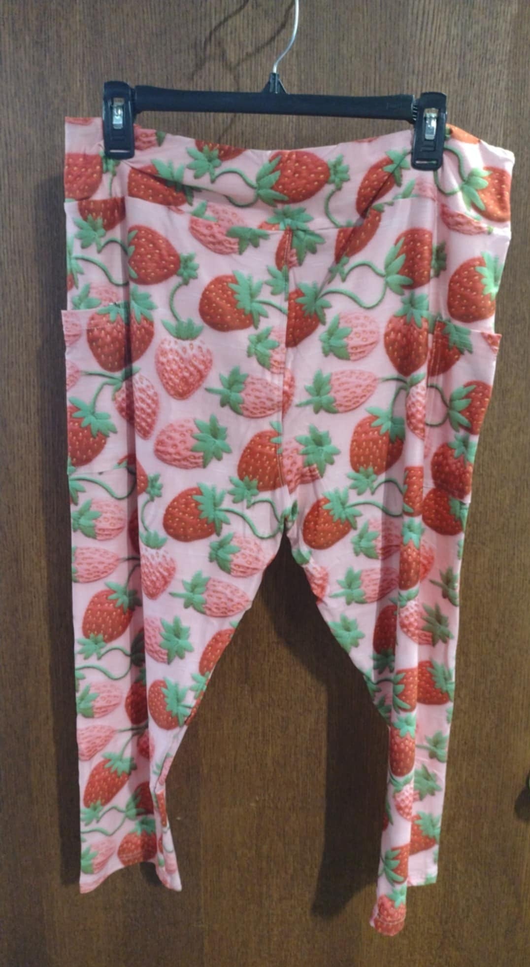 Adorable Pink Strawberry Capri Capris w Pockets
