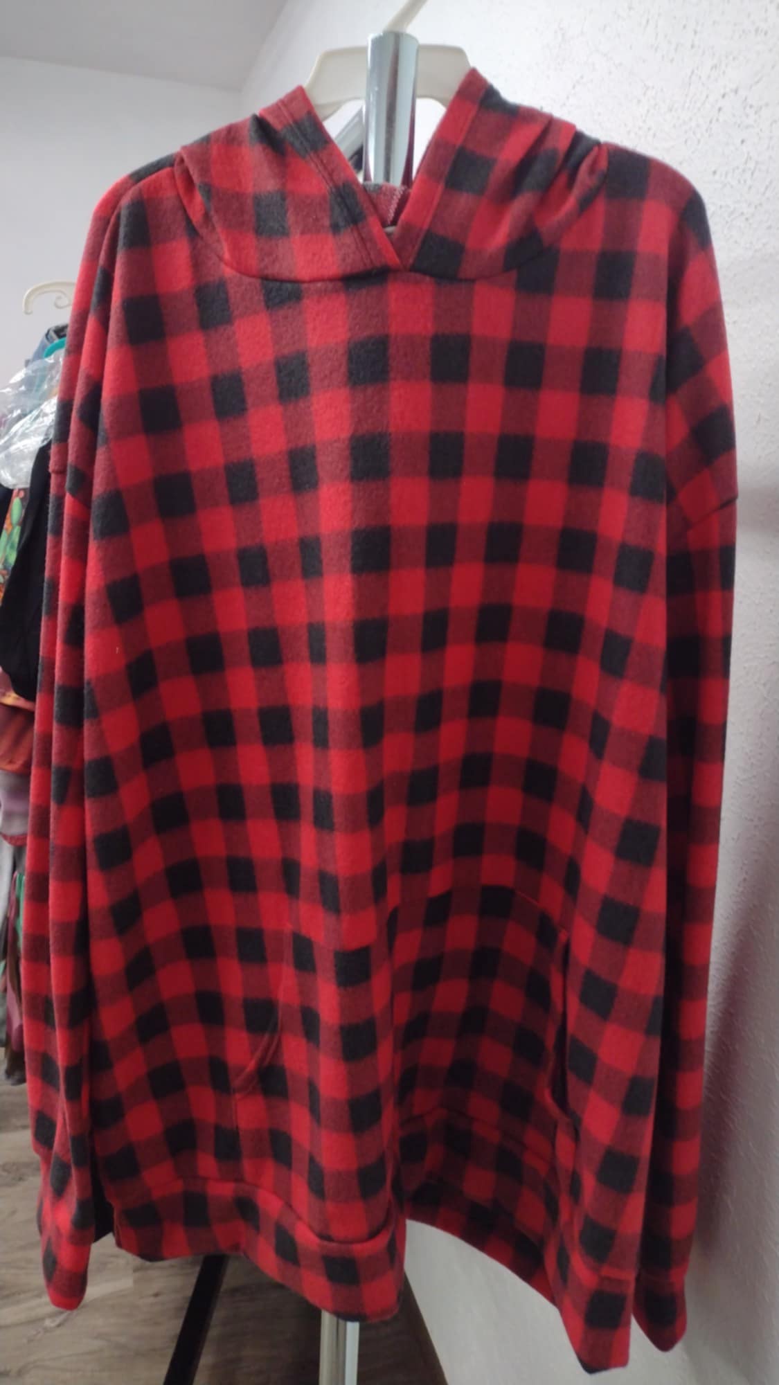 Red Plaid Hoodie w Kangaroo Pocket