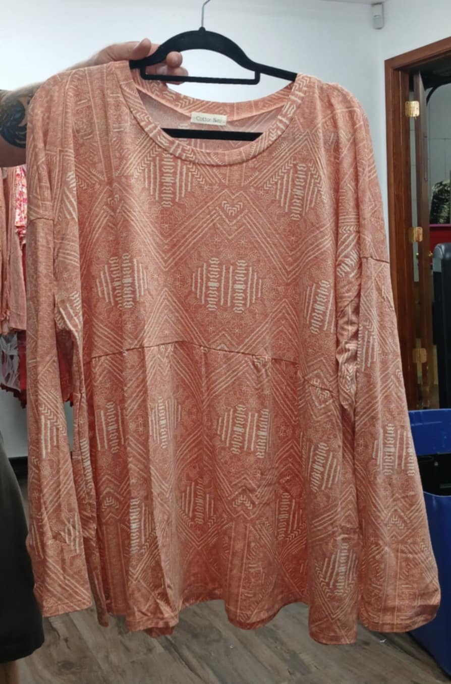 Light Heathered Red Design Shirt Top w Long Sleeves