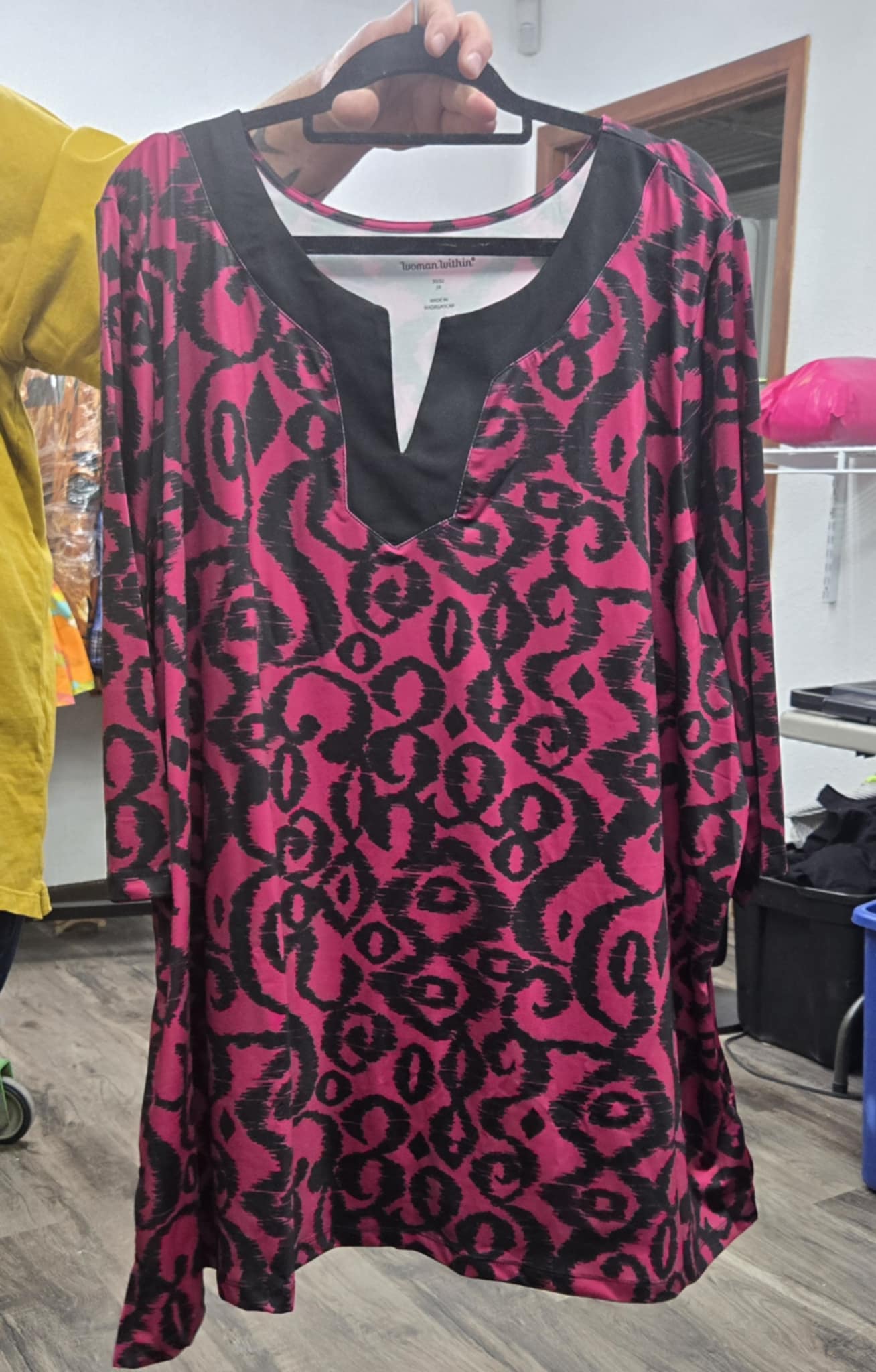 Gorgeous Magenta Black Design Shirt Top w Notch Neck