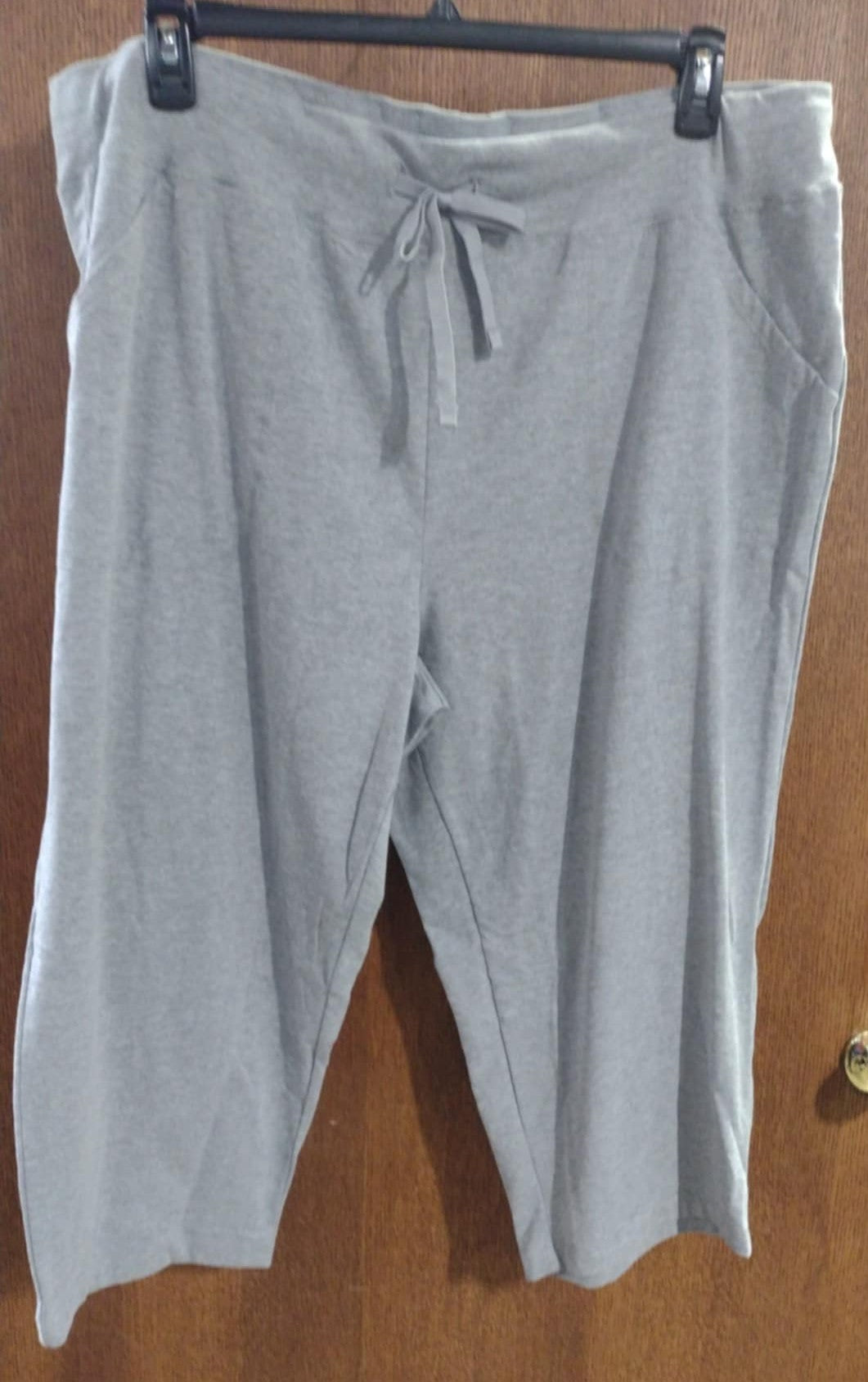 Comfy Gray Grey Capri Capris w Pockets