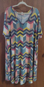 Gorgeous Chevron Print Dress w Pockets