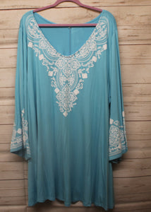 Blue w White Accent Gorgeous Top