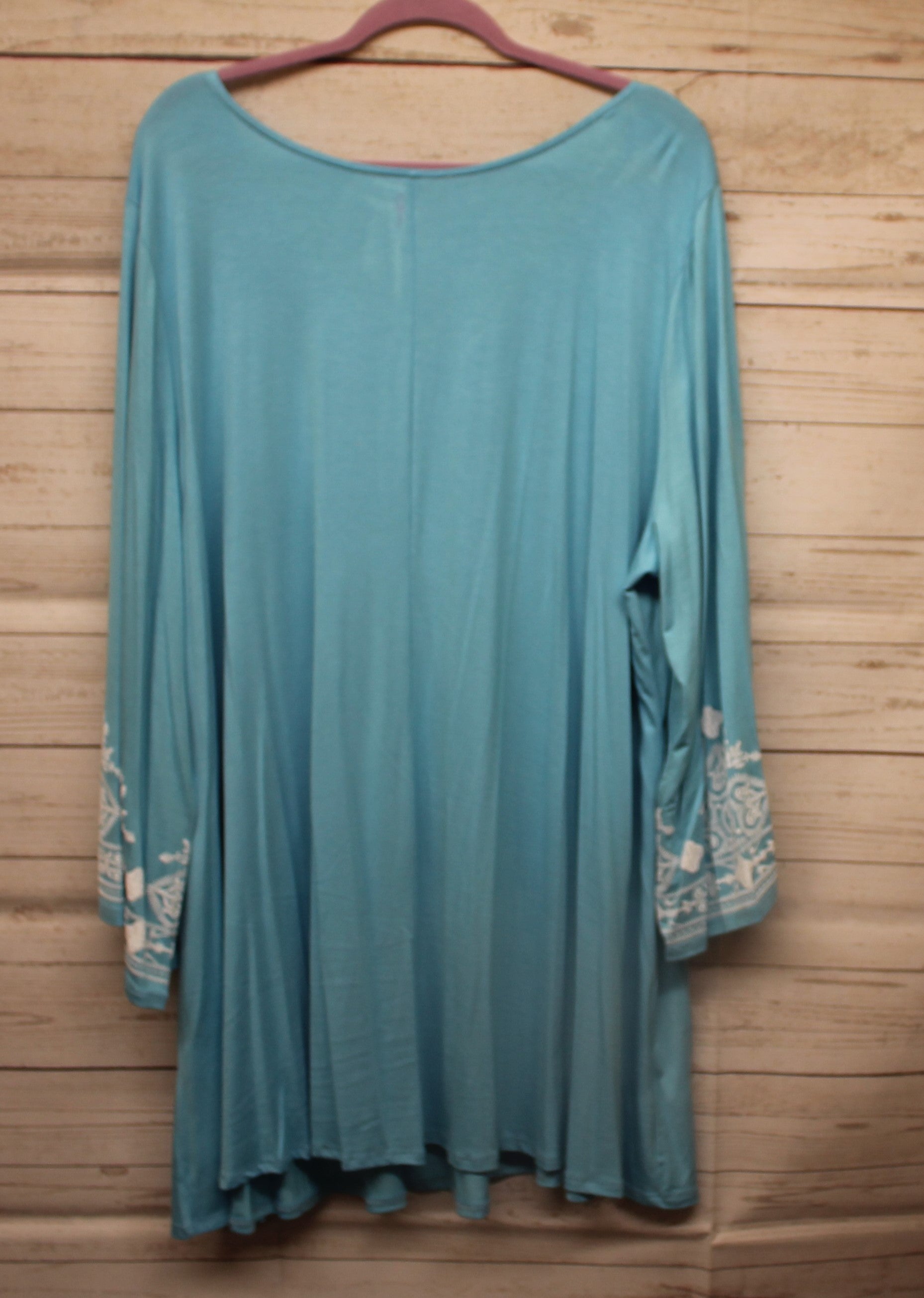 Blue w White Accent Gorgeous Top